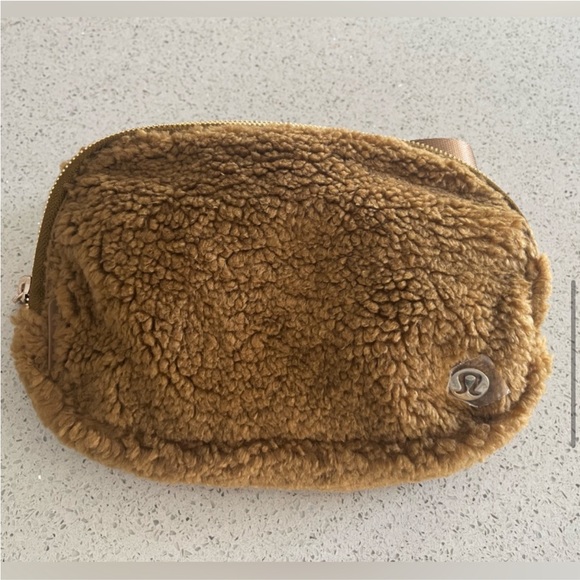 Lululemon Everywhere Belt Bag 1L *Fleece - Picture 10 of 11